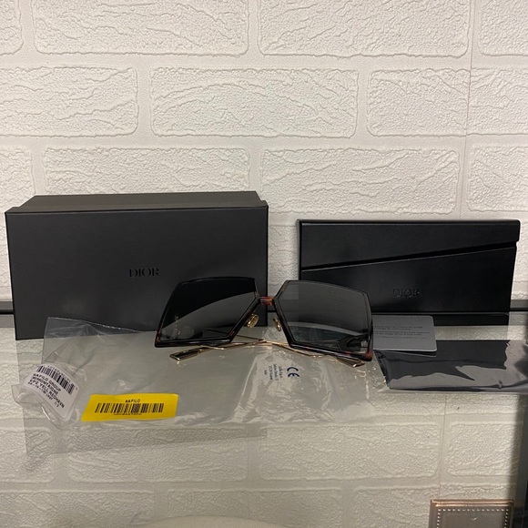 SOLD - Dior 30 Montaigne Sunglasses - Picture 5 of 9